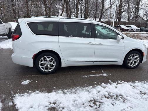 2018 Chrysler Pacifica Touring-L