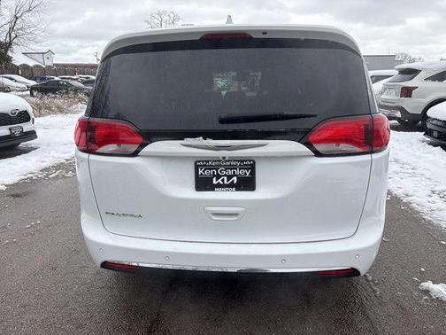 2018 Chrysler Pacifica Touring-L