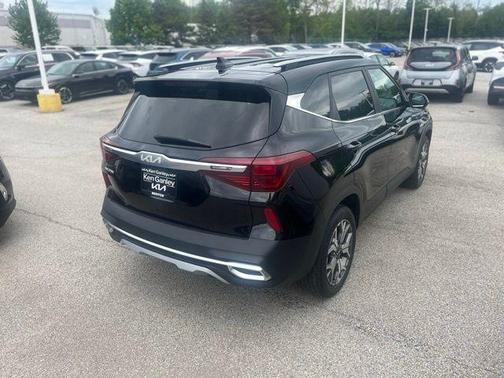 Cherry Black 2022 Kia Seltos EX