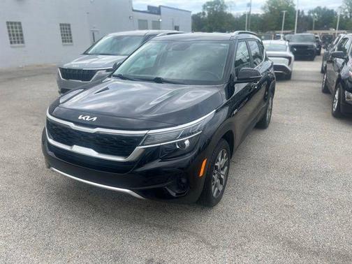 Cherry Black 2022 Kia Seltos EX