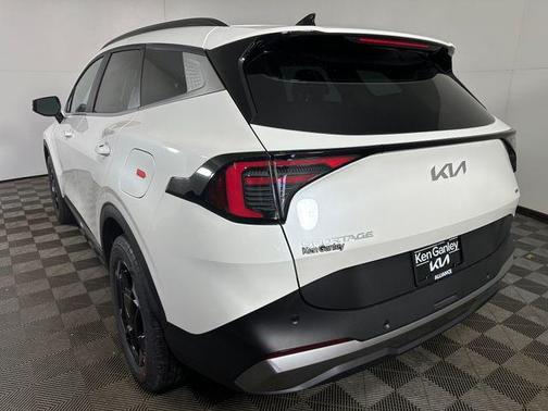 Snow White Pearl 2026 Kia Sportage Hybrid EX