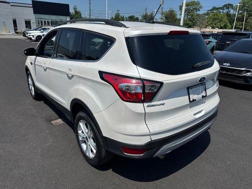 White Platinum Clearcoat Metallic 2018 Ford Escape SEL