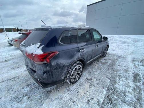 2016 Mitsubishi Outlander 