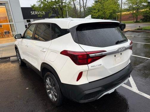 Snow White Pearl 2022 Kia Seltos LX