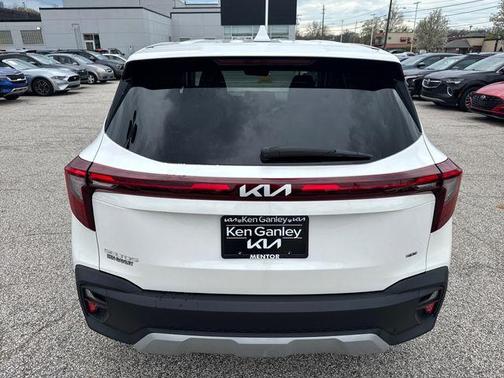 Snow White Pearl 2024 Kia Seltos LX