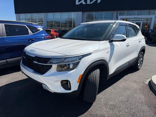 Snow White Pearl 2024 Kia Seltos LX
