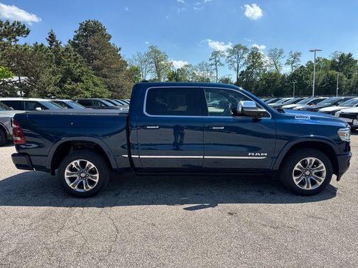 Patriot Blue Pearlcoat 2022 RAM 1500 Limited