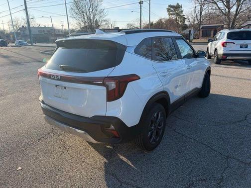 Snow White Pearl 2024 Kia Seltos S
