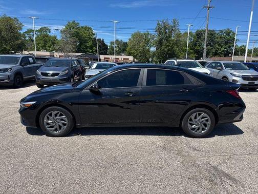 Black 2024 Hyundai ELANTRA SEL