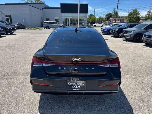 Black 2024 Hyundai ELANTRA SEL