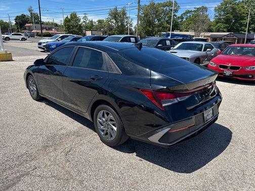 Black 2024 Hyundai ELANTRA SEL
