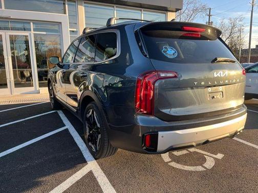 Gravity Gray 2024 Kia Telluride S