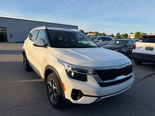 Snow White Pearl 2023 Kia Seltos EX