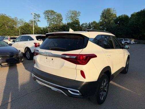 Snow White Pearl 2023 Kia Seltos EX