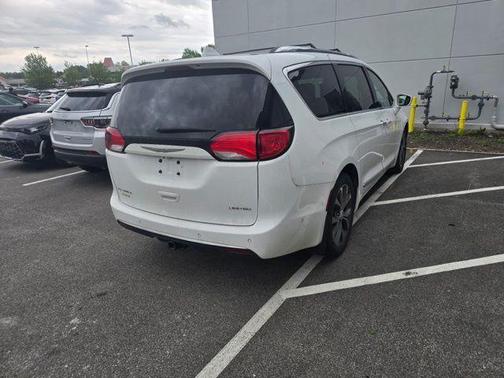 Bright White Clearcoat 2017 Chrysler Pacifica Limited