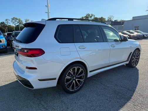 2021 BMW X7 M50i