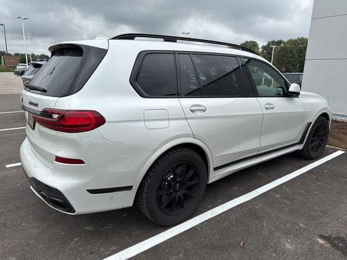 2021 BMW X7 M50i