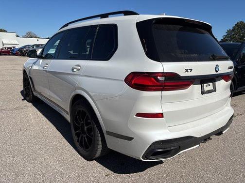 2021 BMW X7 M50i