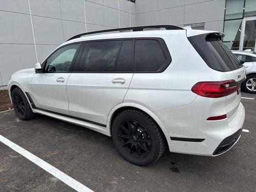 2021 BMW X7 M50i