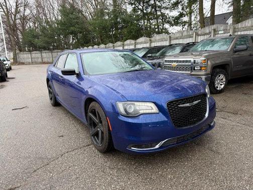 2020 Chrysler 300 Touring