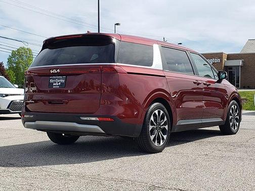 2024 Kia Carnival EX