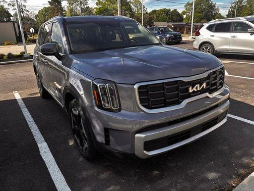 Everlasting Silver 2024 Kia Telluride S