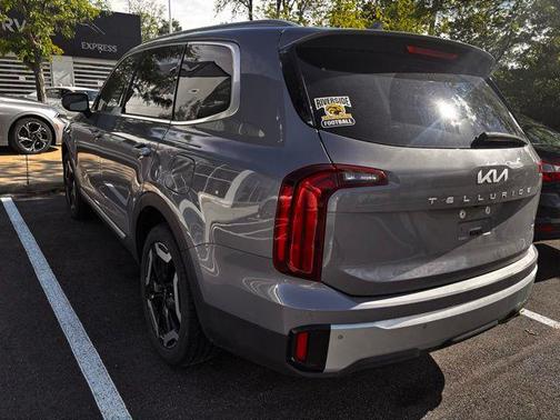 Everlasting Silver 2024 Kia Telluride S