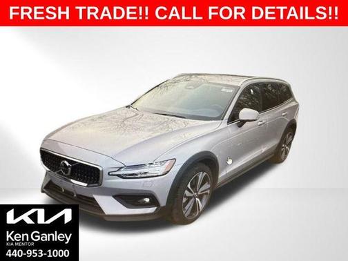 2025 Volvo V60 Cross Country B5 Plus