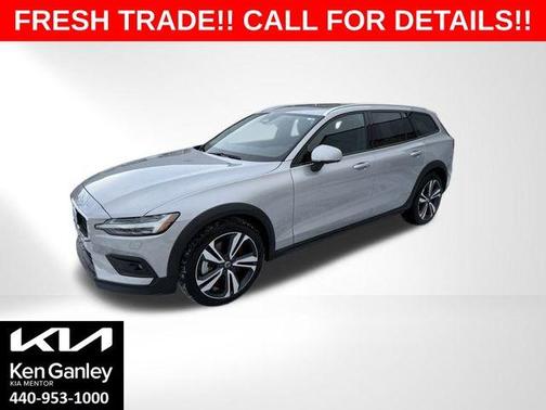 2025 Volvo V60 Cross Country B5 Plus