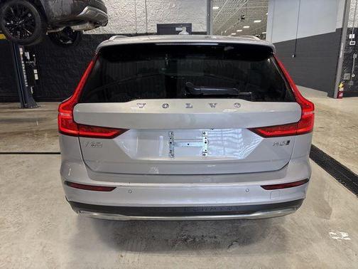 2025 Volvo V60 Cross Country B5 Plus