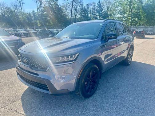 Everlasting Silver 2021 Kia Sorento S