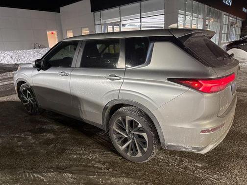 2024 Mitsubishi Outlander SE