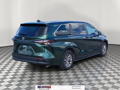 2023 Toyota Sienna LE