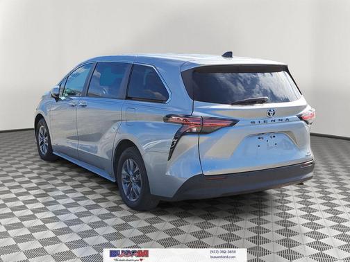 2021 Toyota Sienna XLE 7 Passenger