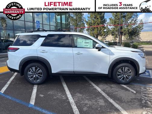 2025 Nissan Pathfinder SV FWD