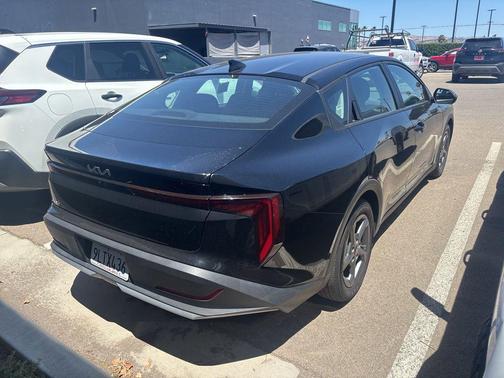 Aurora Black Pearl 2025 Kia K4 LXS