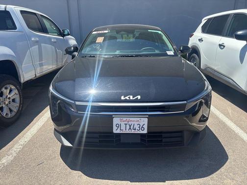 Aurora Black Pearl 2025 Kia K4 LXS