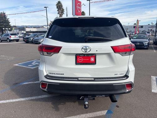 2018 Toyota Highlander 