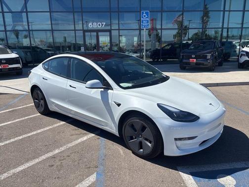 Pearl White Multi-Coat 2023 Tesla Model 3 Standard Range