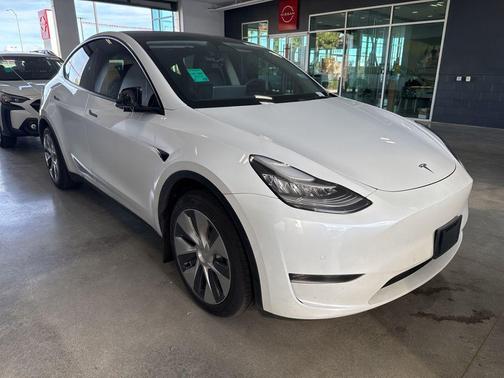 2022 Tesla Model Y Long Range Dual Motor All-Wheel Drive