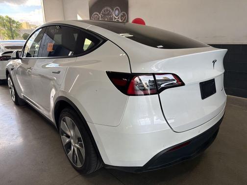 2022 Tesla Model Y Long Range Dual Motor All-Wheel Drive