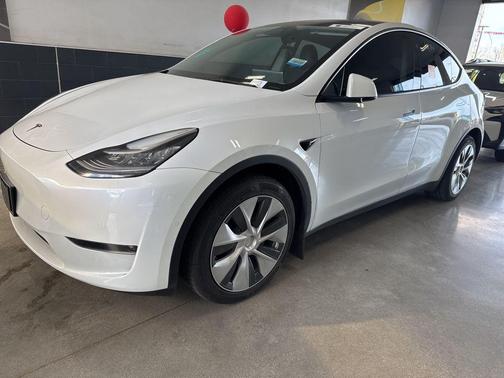 2022 Tesla Model Y Long Range Dual Motor All-Wheel Drive