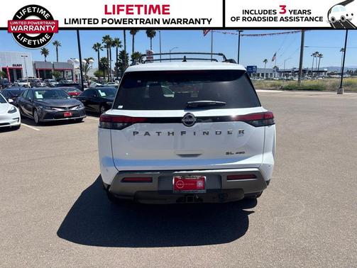 Everest White Pearl Tricoat 2026 Nissan Pathfinder SL