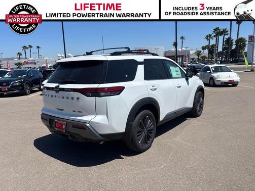 Everest White Pearl Tricoat 2026 Nissan Pathfinder SL