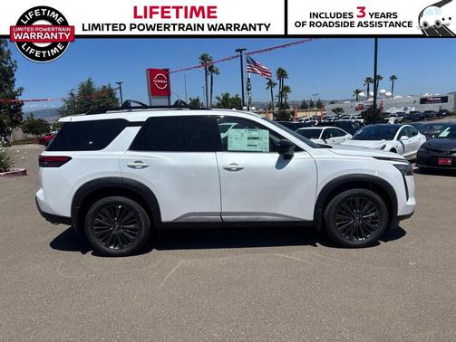 Everest White Pearl Tricoat 2026 Nissan Pathfinder SL