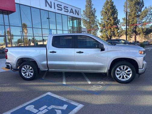 2022 Chevrolet Silverado 1500 Custom