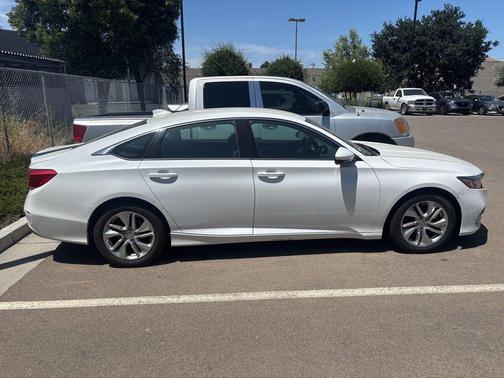 Platinum White Pearl 2018 Honda Accord LX