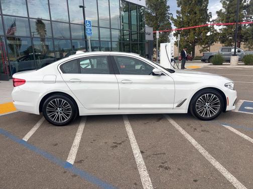 2020 BMW 530 530i