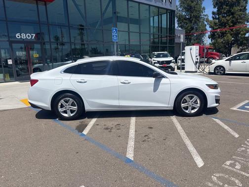 Summit White 2023 Chevrolet Malibu 1LS