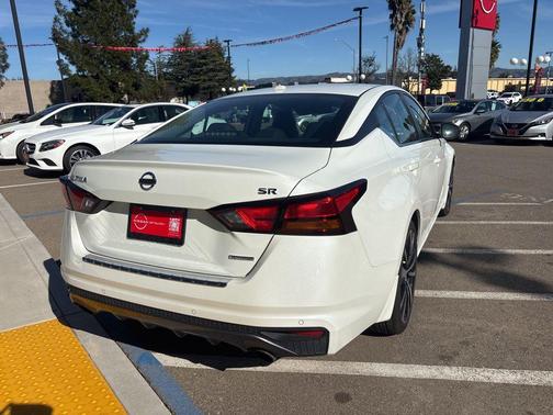 2022 Nissan Altima SR VC-Turbo FWD